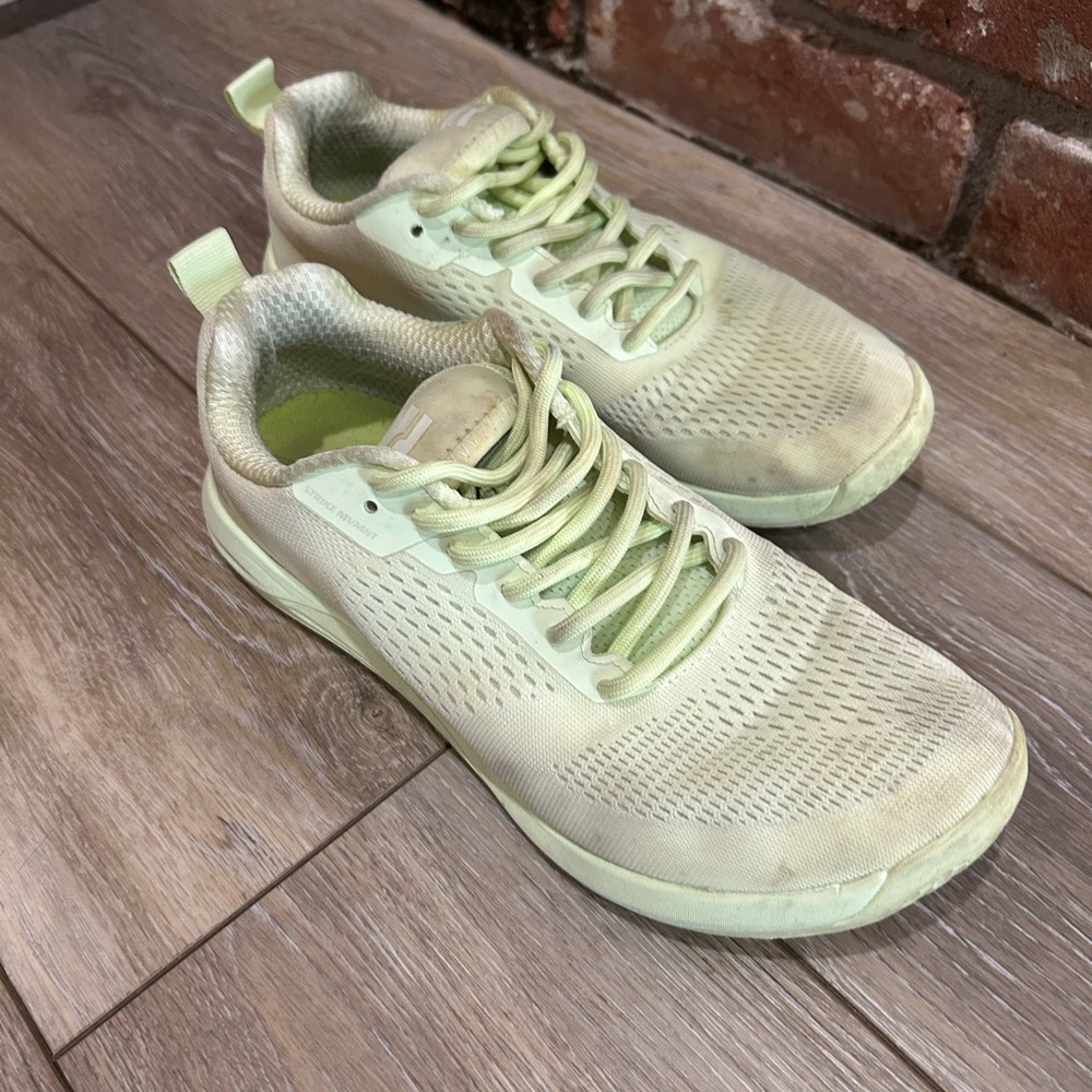 Strike Mvmnt Haze Trainers in Light Green (Womens)